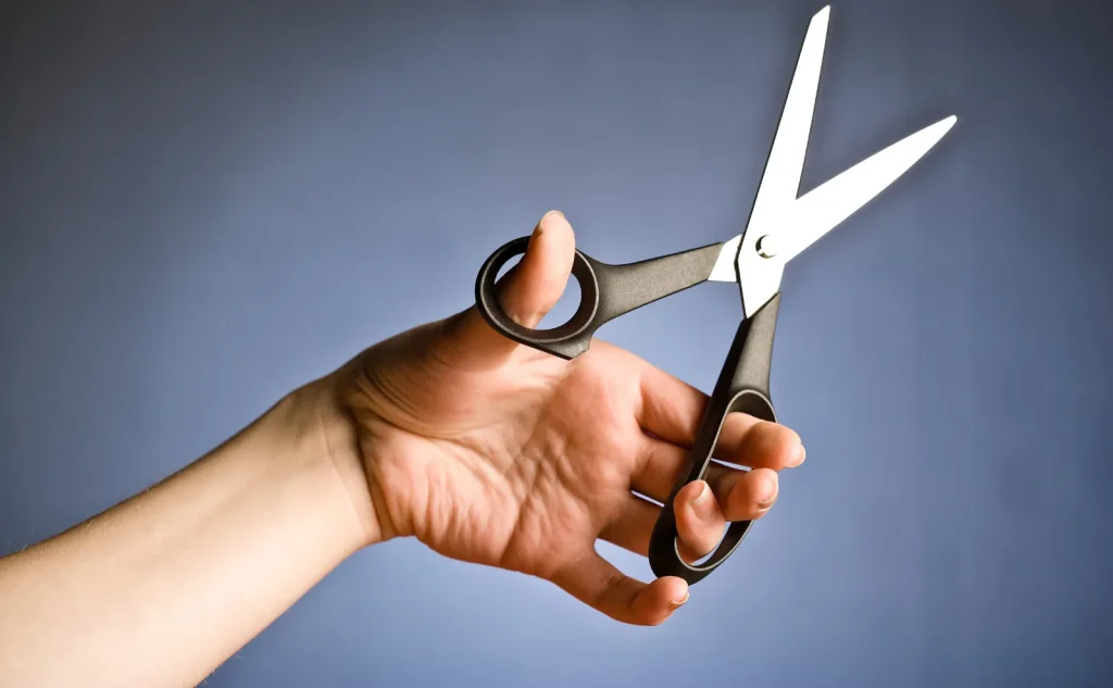 個人情報やデータの保護：安全なCDの破壊・削除方法