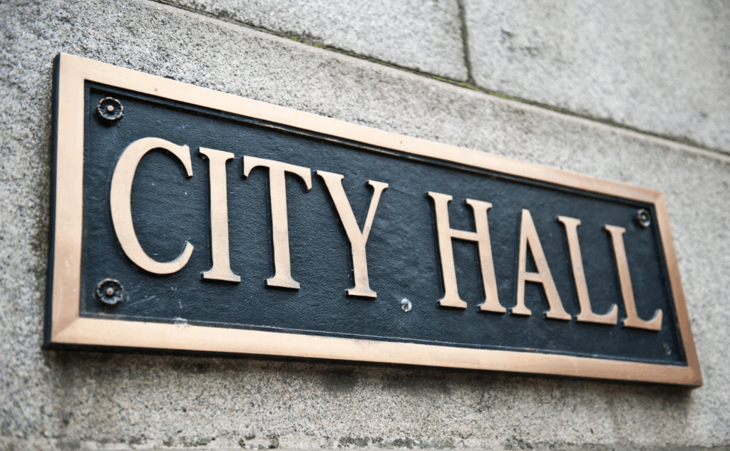 自治体に回収を依頼して家具を処分する方法