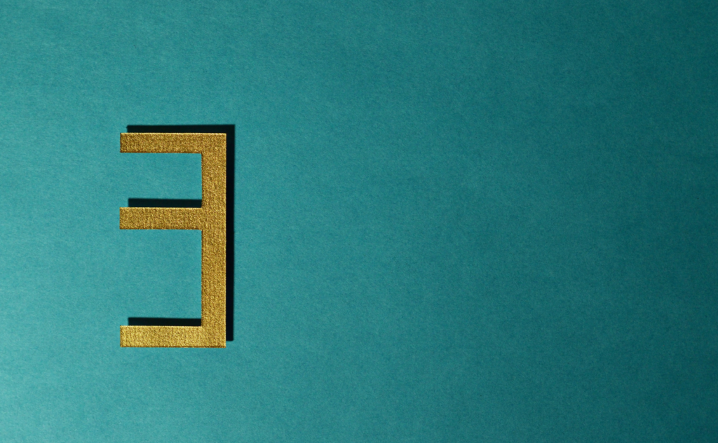 レベル3：足の踏み場がなく不衛生さを感じる汚部屋