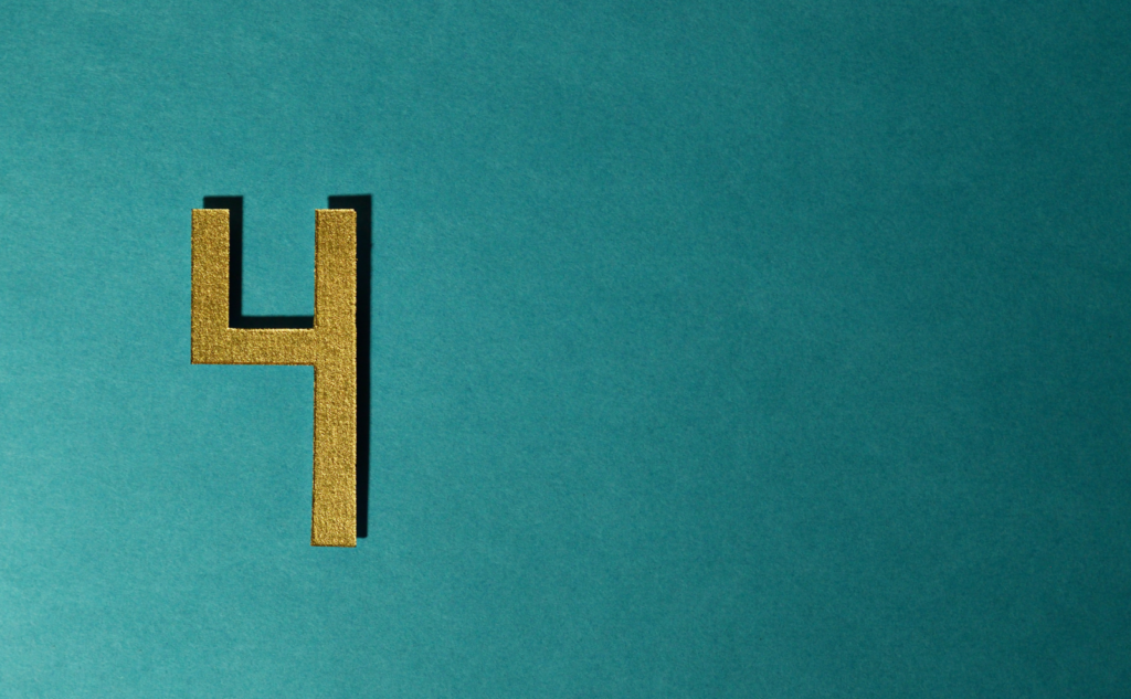 レベル4：悪臭や害虫が発生し始めるゴミ屋敷一歩手前