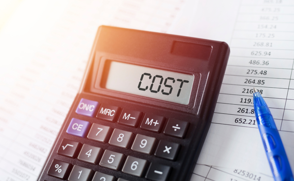 スタッドレスタイヤの処分費用の目安と費用を抑えるコツ