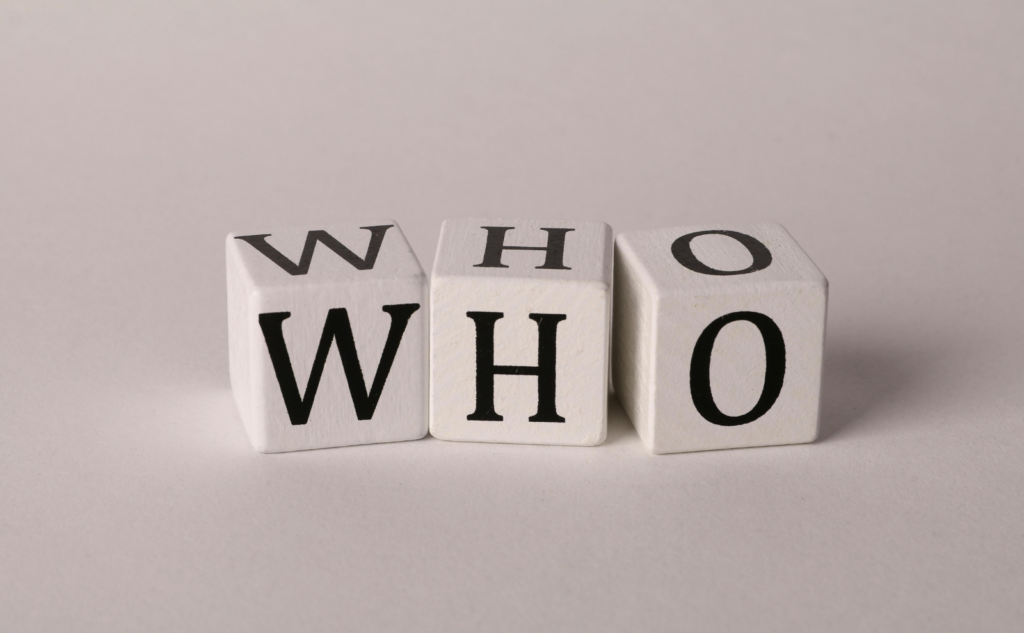 遺品整理は誰がやる?家族だけで進めてもいい?