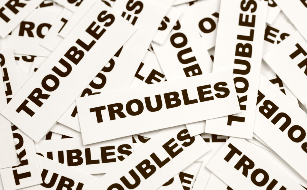 遺品整理で骨董品を扱うときに起こりやすい親族トラブル