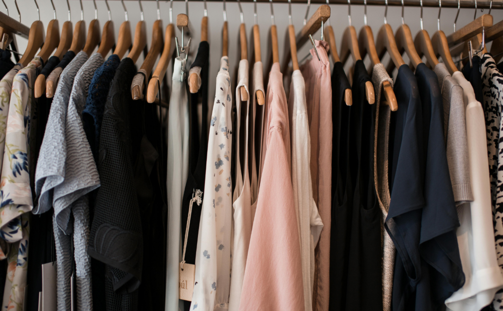 まとめ|遺品整理の洋服は買取・形見分け・処分を分けて考えよう