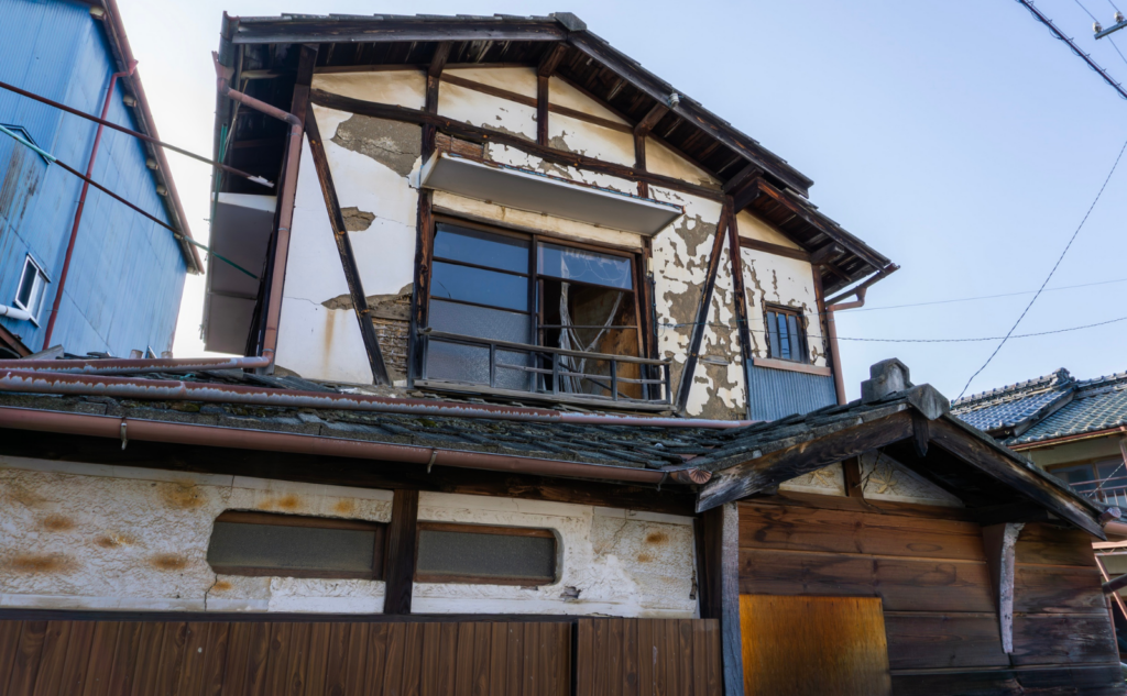 空き家・遠方の実家も台風前に屋外のものを確認しよう