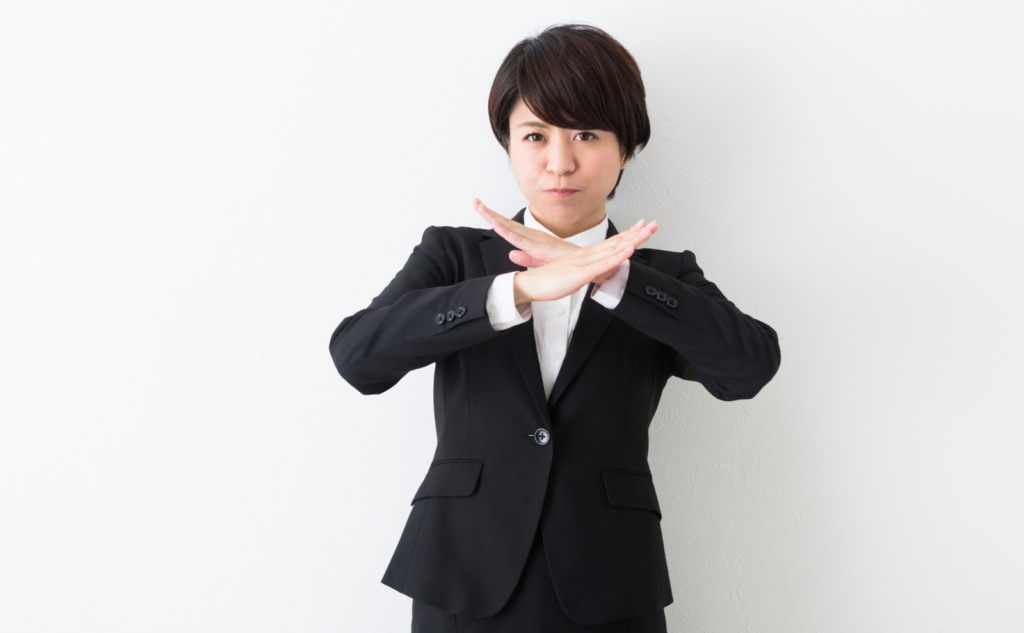子どもや家族が溺れたときに助ける側がしてはいけないこと